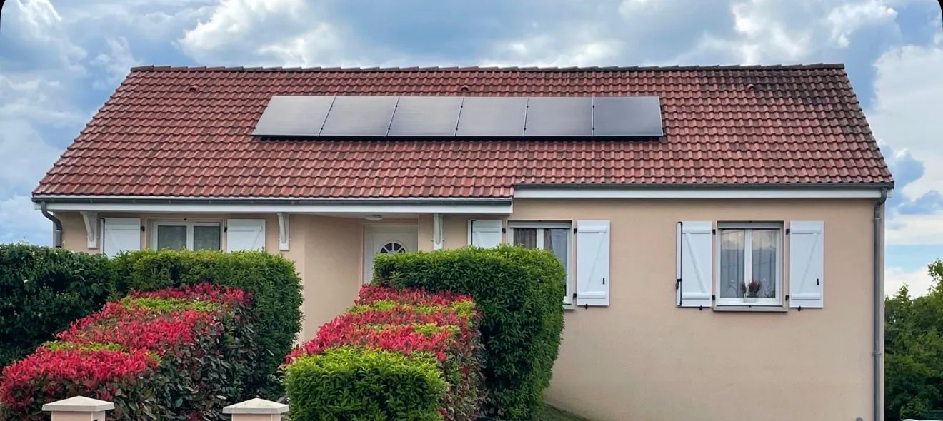 Réalisation photovoltaïque 3 kW à Cosne-d’Allier Pose de panneaux photovoltaïques en surimposition 3 kW à Cosne-d’Allier